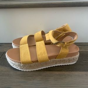 Platform sandals